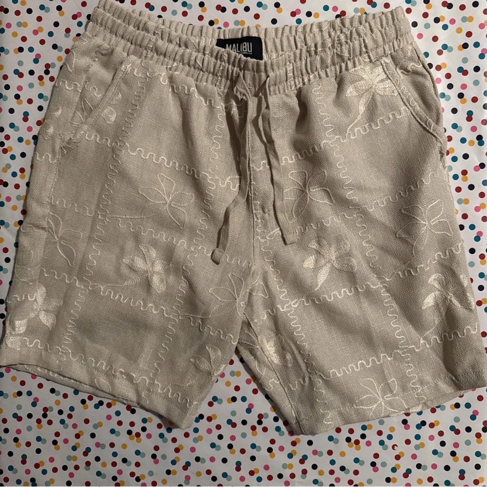 Men’s Embroidered Pattern Shorts with Drawstring Waist